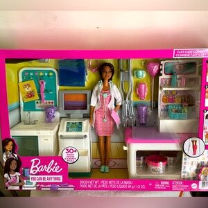 Barbie career fast cast clinic playset
